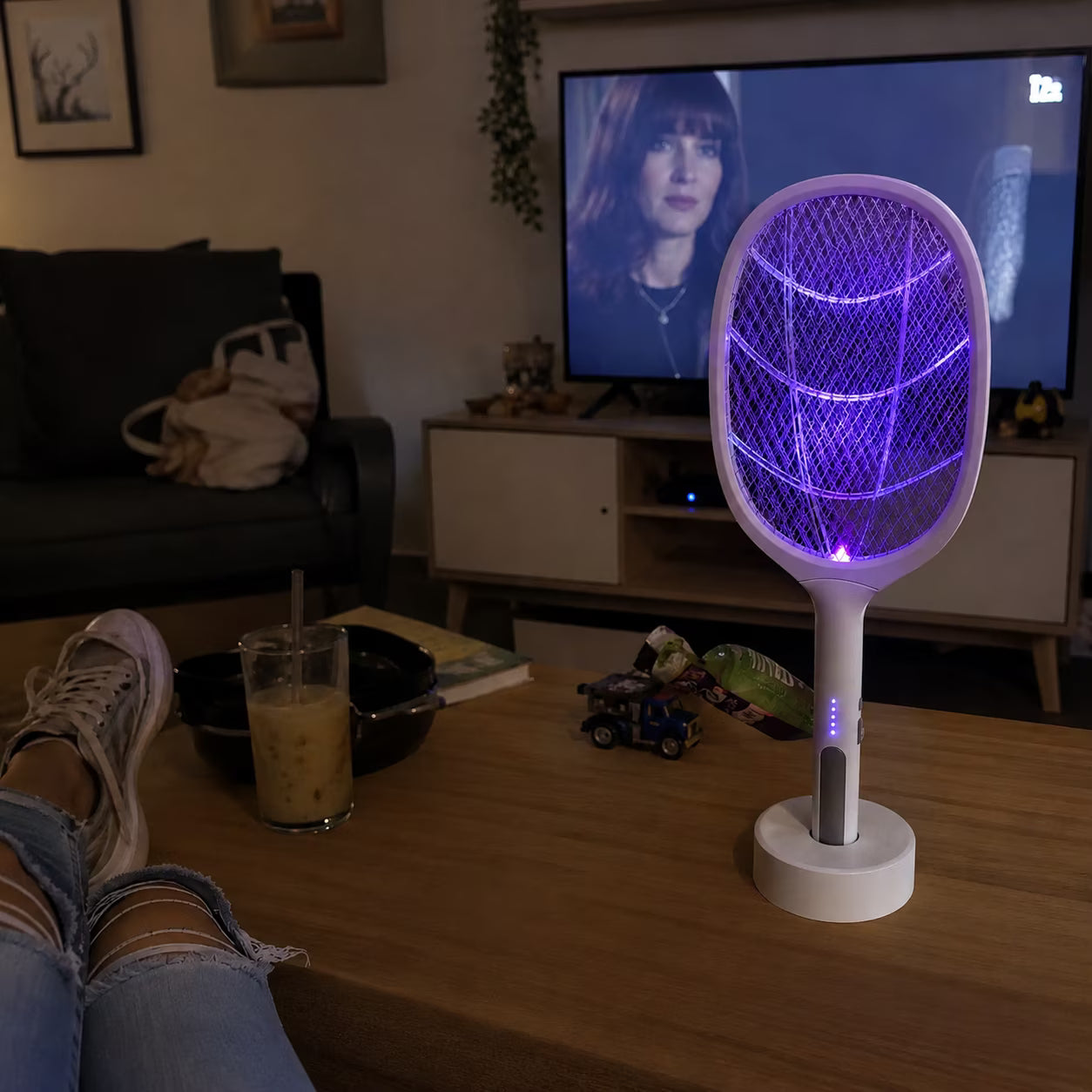 Raqueta Eléctrica Premium: Con luz que los atrae